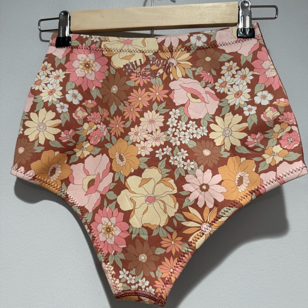 Billabong X Salty Blonde Hightide Back When Floral Wetsuit Short Size Medium - Picture 3 of 8